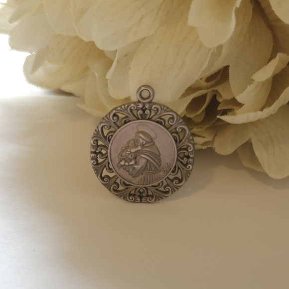 Vintage St Anthony Silver Toned Medallion Pendant or Charm - Picture 4 of 10
